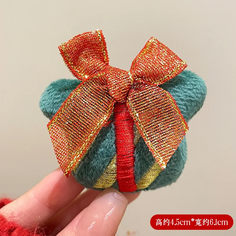 1PC Christmas Themed Cartoon Brooch
